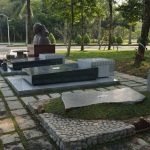 Duy Cường thăm mộ Phạm Duy & Thái Hằng và Duy Quang