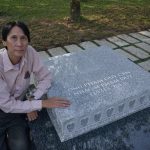 Duy Cường thăm mộ Phạm Duy