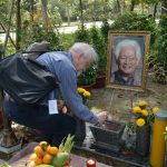Eric Henry viếng Phạm Duy