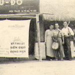 Paul Tri, bên phải, trong ban nhac Xuân Tiên, Xuân Lôi