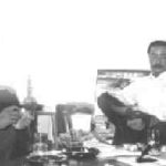 Ed Lansdasle (bên trái) và các bạn...
