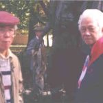 với Cung Trầm Tưởng, thăm bức tường lưu niệm Vietnam War