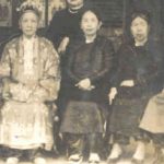 Ba chị em : Bác Hai, Mẹ và Dì Năm...