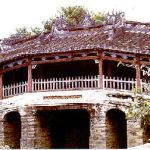 Cầu lợp ngói ở Faifoo