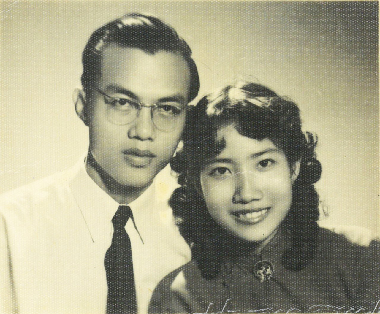 HuyenChi va chong